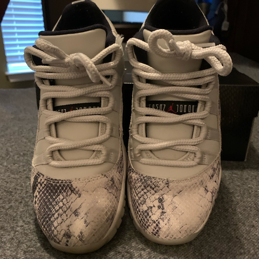 Jordan 11 Retro Low LE
